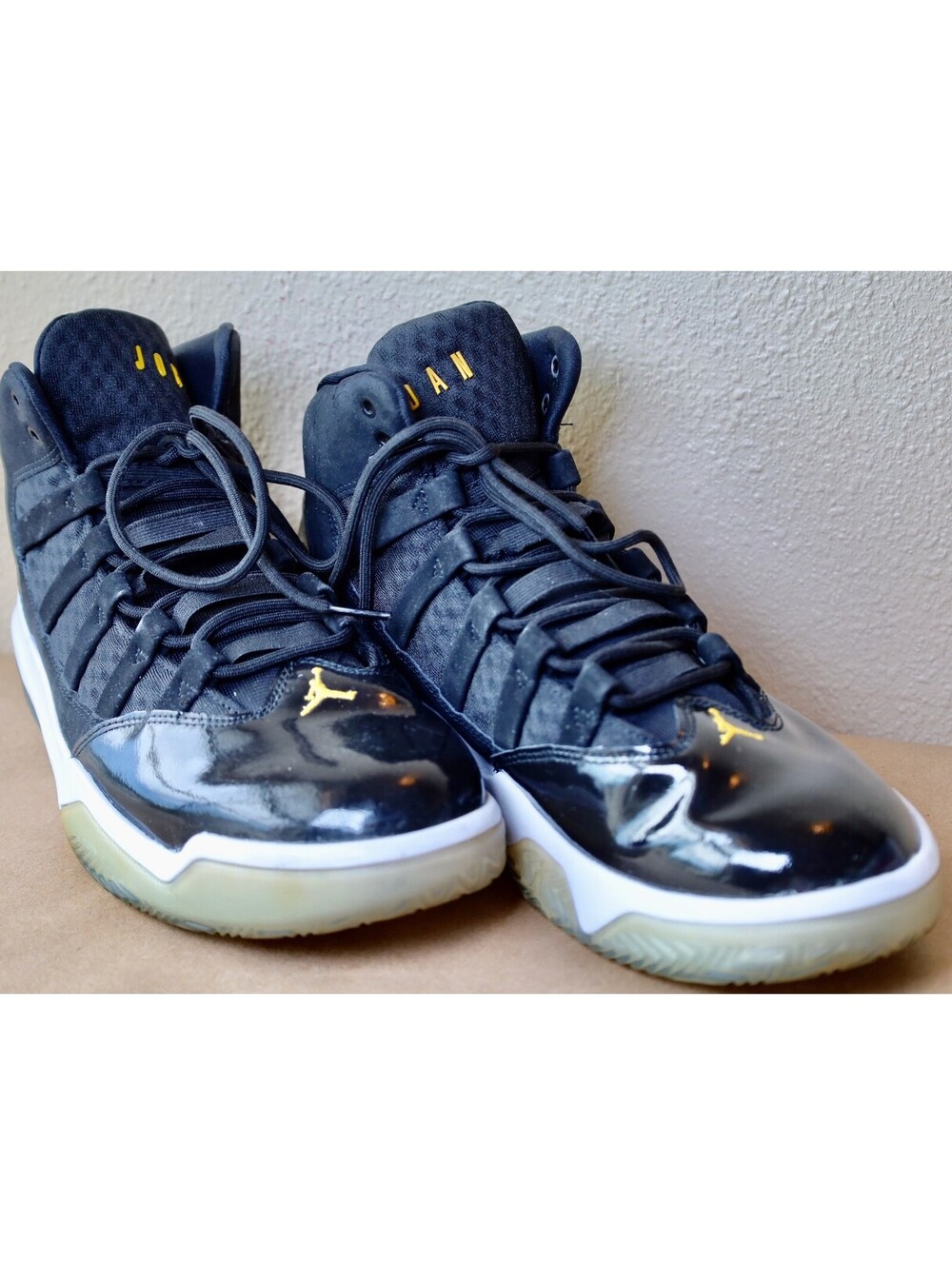 Size 11.5 - Air Jordan Max Aura Black Gold Mens Authenticated